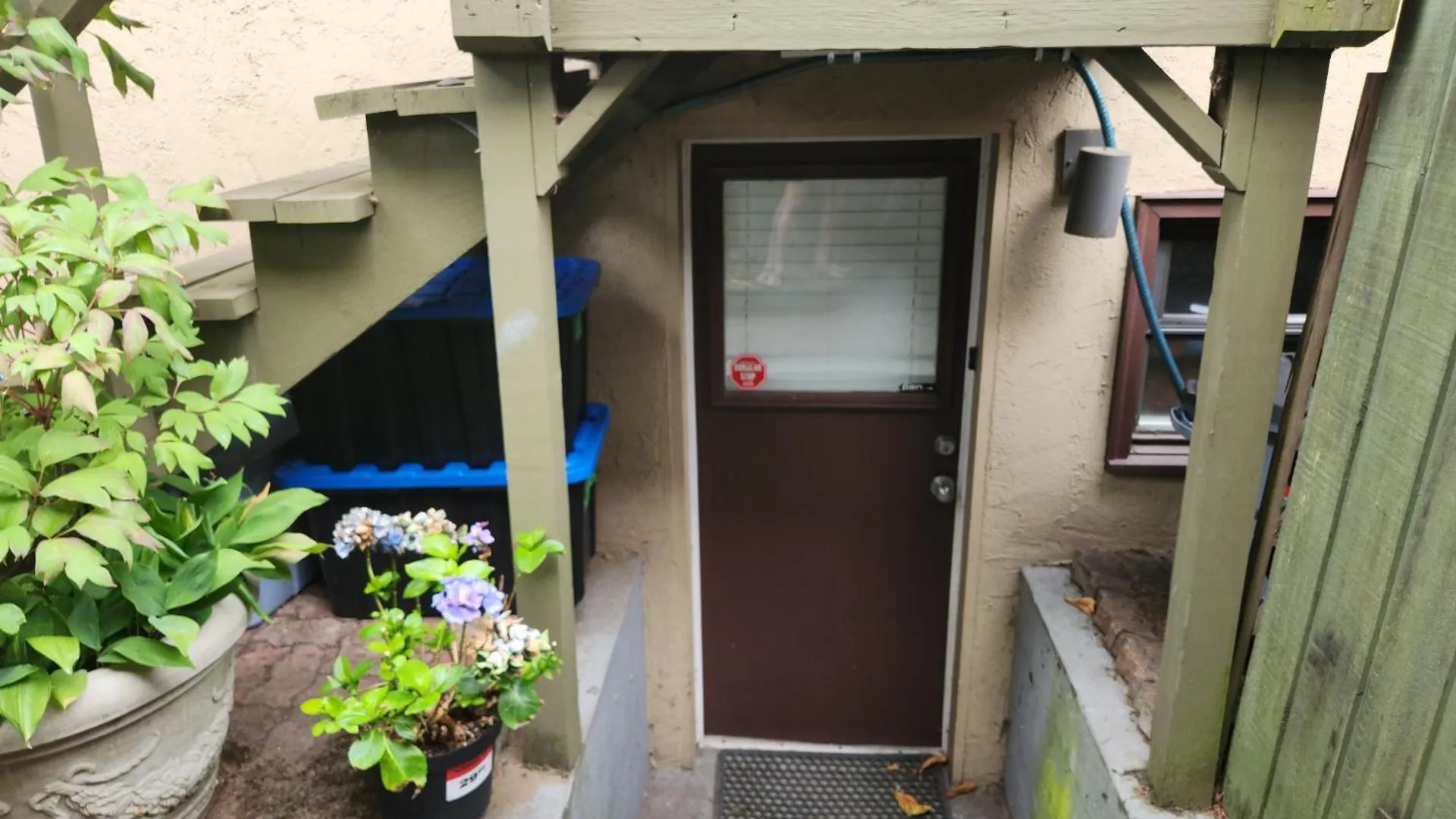 Small Private Studio At Kitsilano Beach Vancouver Canada