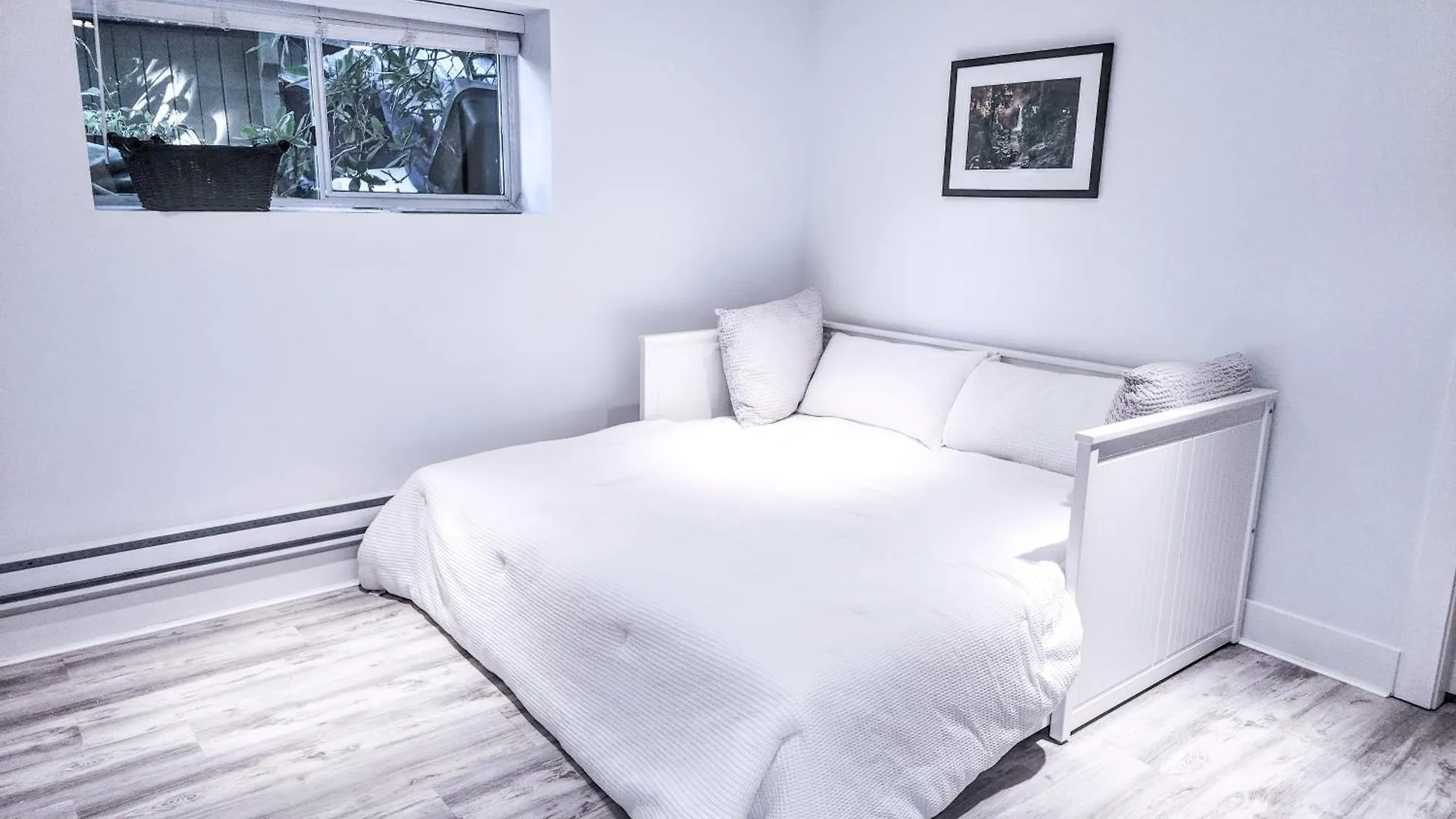 Small Private Studio At Kitsilano Beach Vancouver Canada